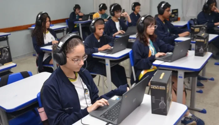 alunos-da-rede-estadual-tem-acesso-a-videoaulas-durante-as-ferias-para-preparacao-ao-enem-foto-seduc